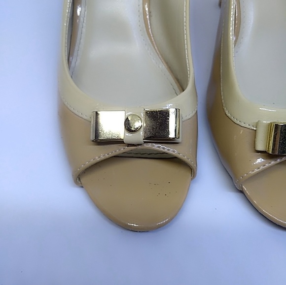 Womens Golden Heels w/ Bows Size 10 - Picture 5 of 8